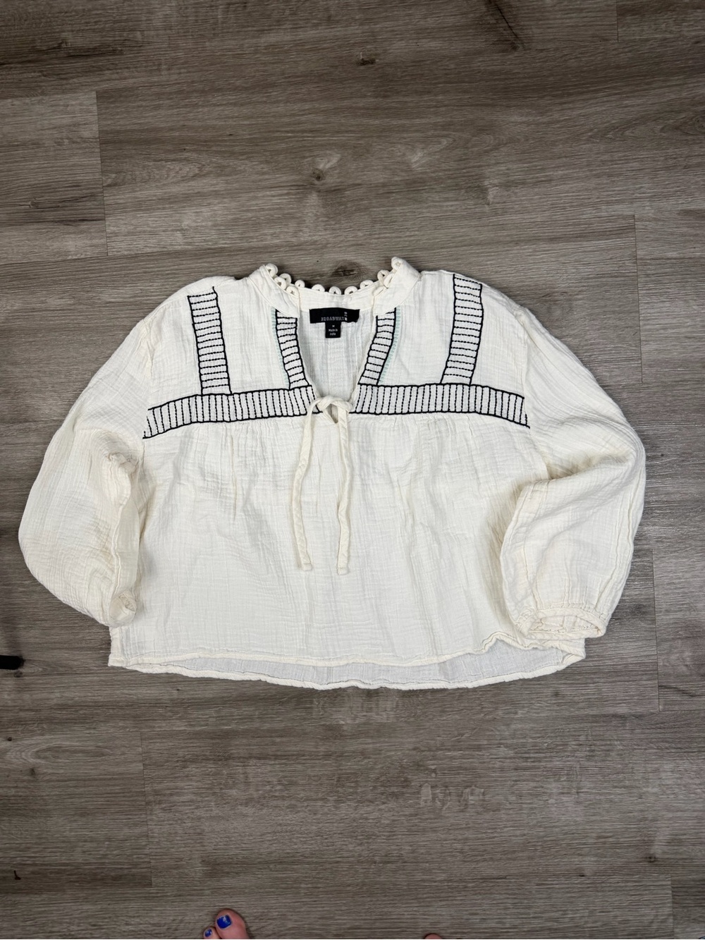 BROADWAY 38 Cream Cropped Boho Peasant Top Embroidery Detail Sz M